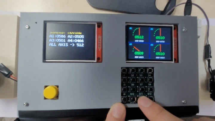 운전 상태와 관절 위치가 표시된 ARMIGO TFT LCD 및 키패드 조작부